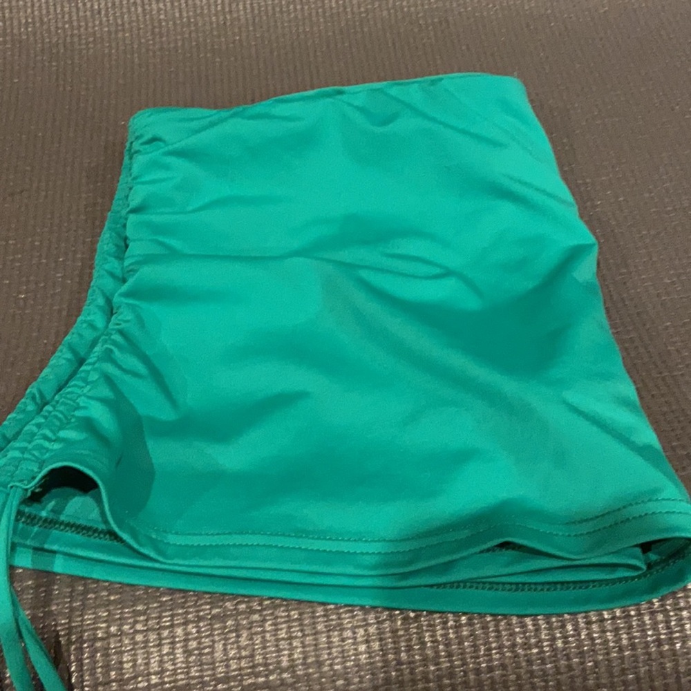 Tommy Bahama skirted bottom - Picture 7 of 8